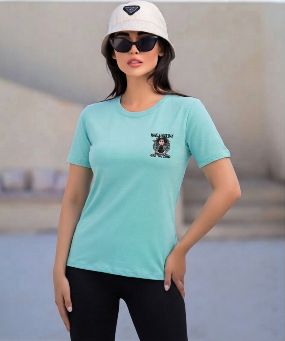 تیشرت چاپی دخترانه مدل دخترک نشسته رنگ فیروزه ای